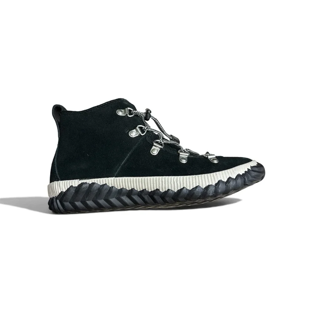 Sorel Youth Out N About Conquest Black Waterproof Boots. Size US 6 Women's 7.5